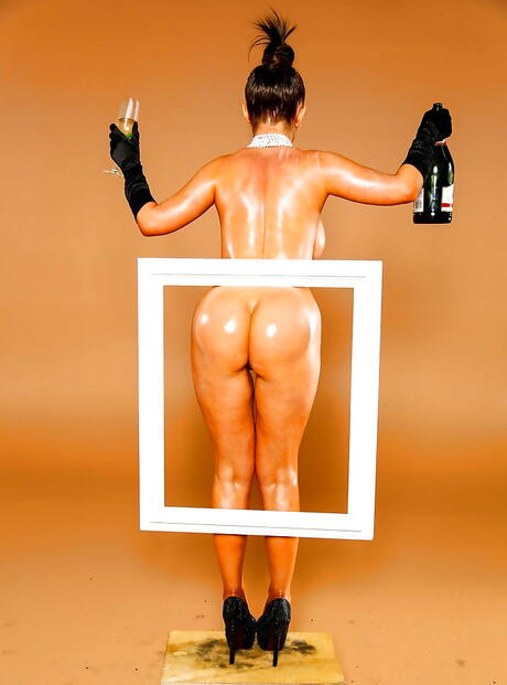 Delightful canadian milf Nikki Benz bares big boobies and hot ass 