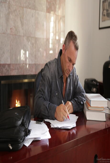 Attractive american pornstar Sara Luvv suck dick and take it in vagina 